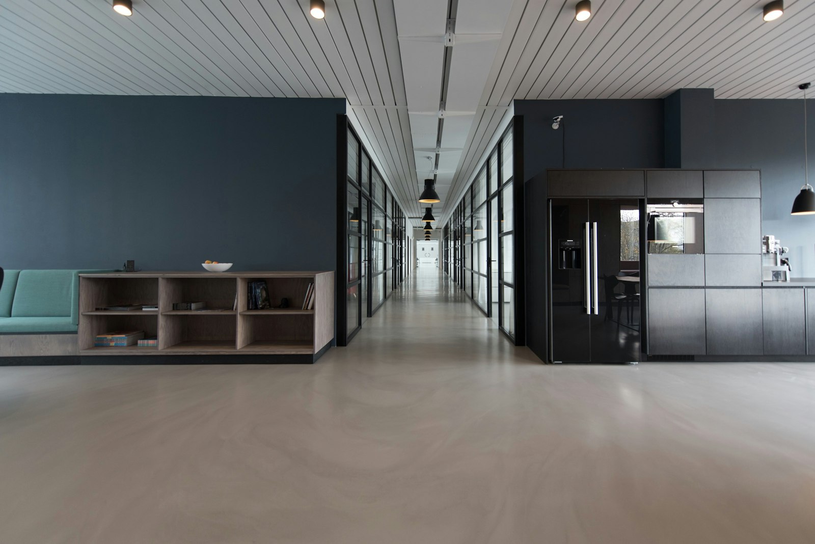 Apuntes desde Light + Building 2026 — Visitantes en hall