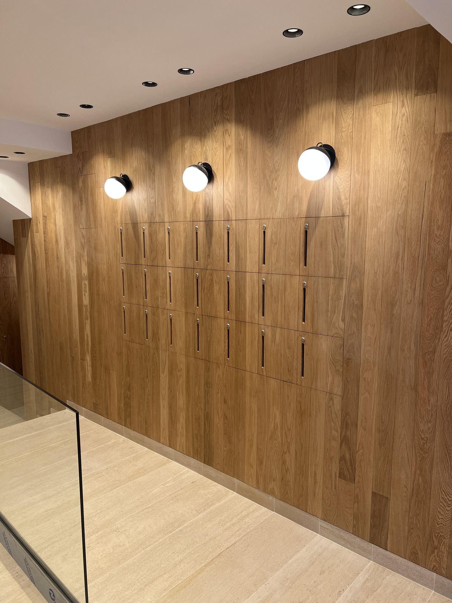 Balo Minimal Wall