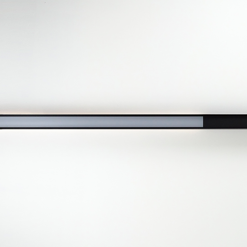 [KLR2A14D39ABS] Click Linear 1500mm LED Dali &gt;90º Ice Diffuser 3000K Satin Black 140 cm / 28W