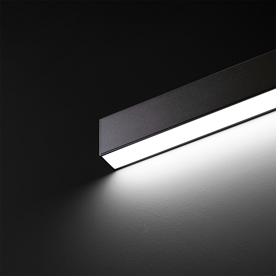 [LNEAA14D29ABS] LINE WALL LED Dali &gt;90º Diffusseur Ice 2700K Noir Satiné 140 cm / 28W